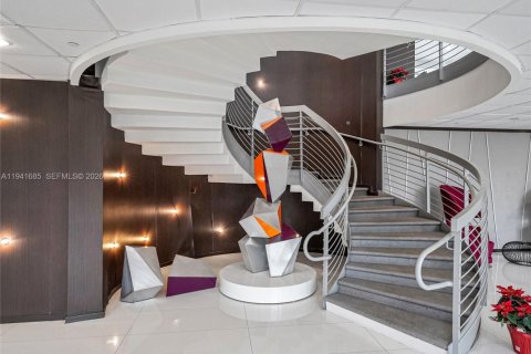 Copropriété à vendre à Miami Beach, Floride: 2 chambres, 122.63 m2 № 1999129 - photo 21