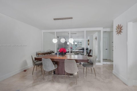 Copropriété à vendre à Miami Beach, Floride: 2 chambres, 122.63 m2 № 1999129 - photo 4
