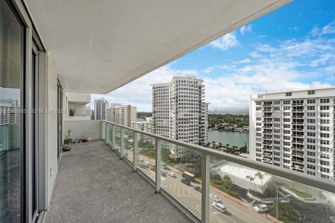 Copropriété à vendre à Miami Beach, Floride: 2 chambres, 122.63 m2 № 1999129 - photo 3