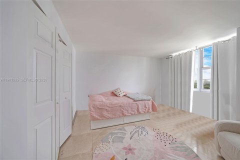 Copropriété à vendre à Miami Beach, Floride: 2 chambres, 122.63 m2 № 1999129 - photo 12
