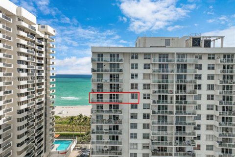 Copropriété à vendre à Miami Beach, Floride: 2 chambres, 122.63 m2 № 1999129 - photo 24