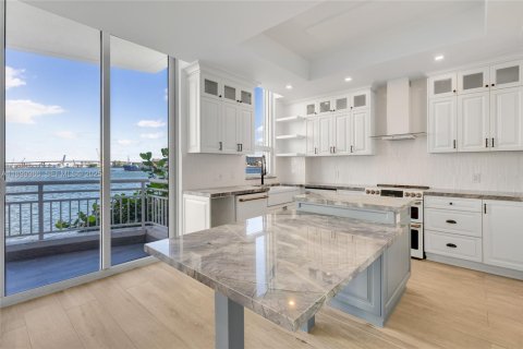 Купить кондоминиум в Майами, Флорида 4 спальни, 302.58м2, № 2154784 - фото 16