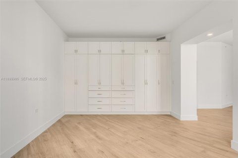 Купить кондоминиум в Майами, Флорида 4 спальни, 302.58м2, № 2154784 - фото 24