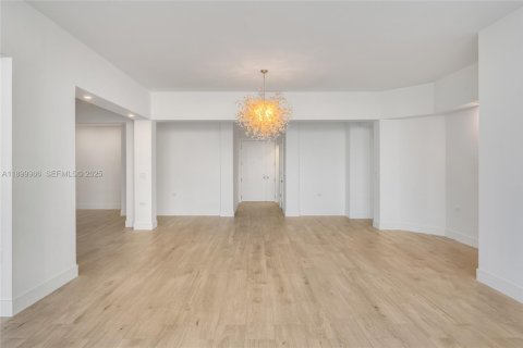Купить кондоминиум в Майами, Флорида 4 спальни, 302.58м2, № 2154784 - фото 19