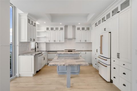 Купить кондоминиум в Майами, Флорида 4 спальни, 302.58м2, № 2154784 - фото 15