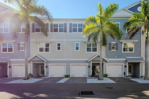 Touwnhouse à vendre à Indian Rocks Beach, Floride: 4 chambres, 179.77 m2 № 2135015 - photo 2
