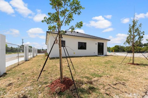 House in Homestead, Florida 4 bedrooms, 146.32 sq.m. № 2032520 - photo 27