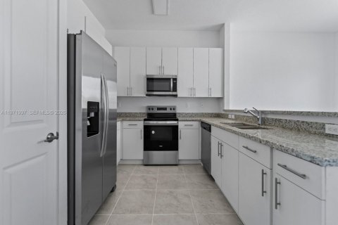 House in Homestead, Florida 4 bedrooms, 146.32 sq.m. № 2032520 - photo 7