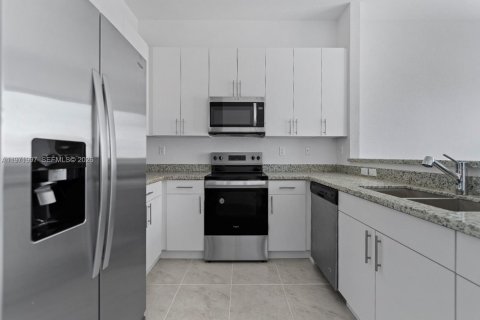 House in Homestead, Florida 4 bedrooms, 146.32 sq.m. № 2032520 - photo 8