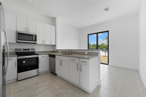 House in Homestead, Florida 4 bedrooms, 146.32 sq.m. № 2032520 - photo 6