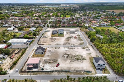 House in Homestead, Florida 4 bedrooms, 146.32 sq.m. № 2032520 - photo 29