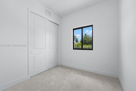House in Homestead, Florida 4 bedrooms, 146.32 sq.m. № 2032520 - photo 15