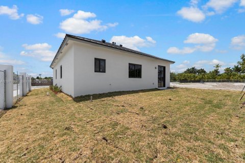 House in Homestead, Florida 4 bedrooms, 146.32 sq.m. № 2032520 - photo 26