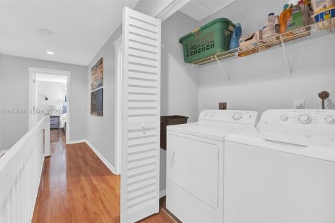 Townhouse in Dania Beach, Florida 3 bedrooms, 157.56 sq.m. № 2020876 - photo 18