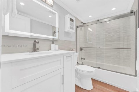 Townhouse in Dania Beach, Florida 3 bedrooms, 157.56 sq.m. № 2020876 - photo 16