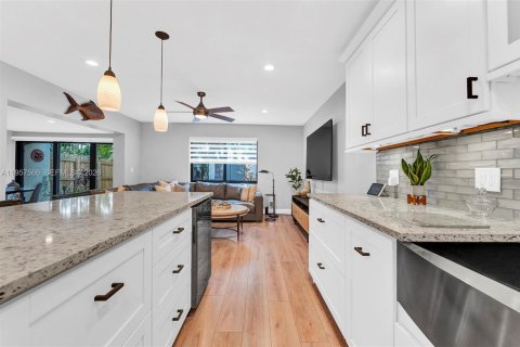 Townhouse in Dania Beach, Florida 3 bedrooms, 157.56 sq.m. № 2020876 - photo 7