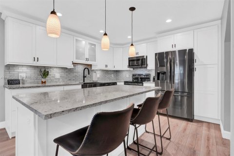 Townhouse in Dania Beach, Florida 3 bedrooms, 157.56 sq.m. № 2020876 - photo 4