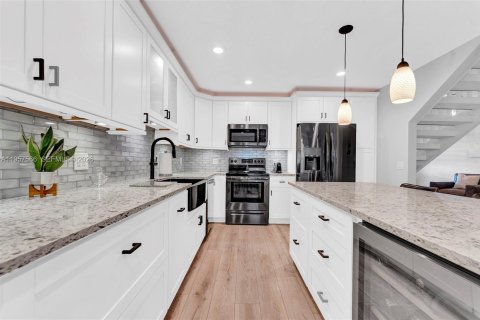 Townhouse in Dania Beach, Florida 3 bedrooms, 157.56 sq.m. № 2020876 - photo 5