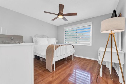 Townhouse in Dania Beach, Florida 3 bedrooms, 157.56 sq.m. № 2020876 - photo 17