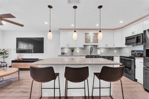 Townhouse in Dania Beach, Florida 3 bedrooms, 157.56 sq.m. № 2020876 - photo 9