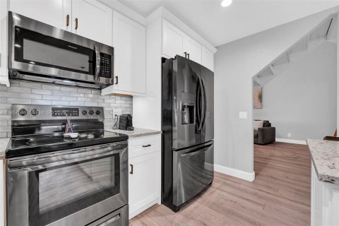 Townhouse in Dania Beach, Florida 3 bedrooms, 157.56 sq.m. № 2020876 - photo 6