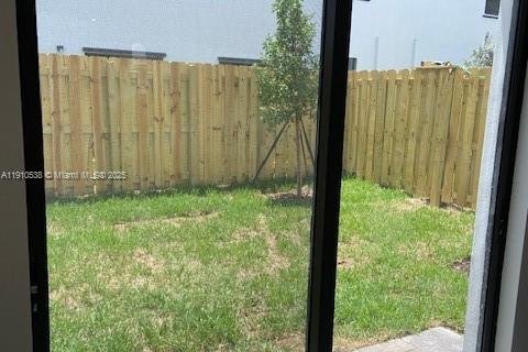 Touwnhouse à vendre à Miami, Floride: 3 chambres, 169.83 m2 № 1966989 - photo 4