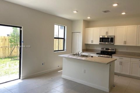 Touwnhouse à vendre à Miami, Floride: 3 chambres, 169.83 m2 № 1966989 - photo 5