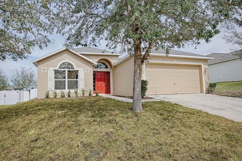 Villa ou maison à louer à Eustis, Floride: 3 chambres, 149.39 m2 № 2091543 - photo 2