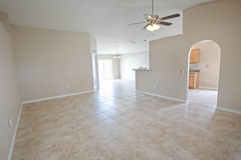 Villa ou maison à louer à Eustis, Floride: 3 chambres, 149.39 m2 № 2091543 - photo 4