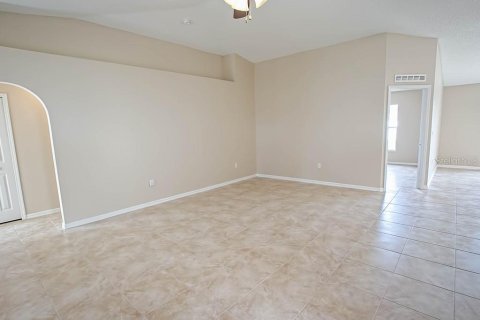 Villa ou maison à louer à Eustis, Floride: 3 chambres, 149.39 m2 № 2091543 - photo 5