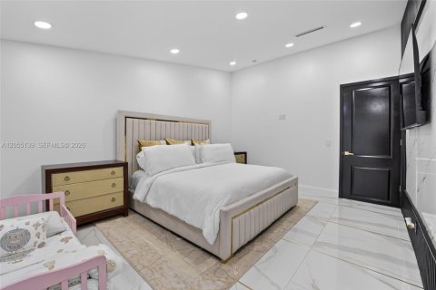 Villa ou maison à vendre à Plantation, Floride: 5 chambres, 292.08 m2 № 2266022 - photo 24
