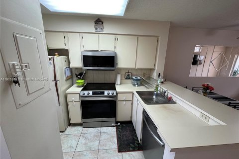 Copropriété à louer à Pompano Beach, Floride: 2 chambres, 76.64 m2 № 1967571 - photo 3