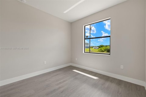 Casa en venta en Lehigh Acres, Florida, 3 dormitorios, 143.53 m2 № 1982126 - foto 18