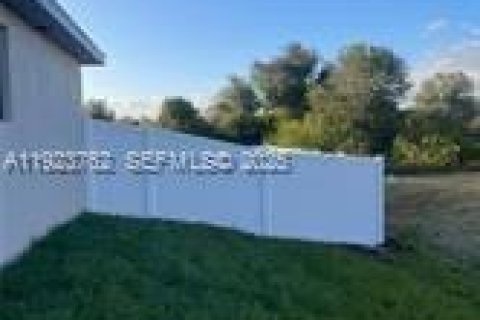 Casa en venta en Lehigh Acres, Florida, 3 dormitorios, 143.53 m2 № 1982126 - foto 24