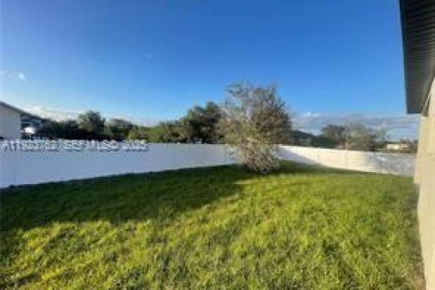 Casa en venta en Lehigh Acres, Florida, 3 dormitorios, 143.53 m2 № 1982126 - foto 22