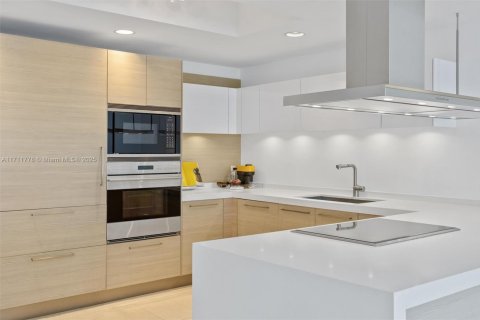 Condominio en venta en North Miami Beach, Florida, 2 dormitorios, 156.26 m2 № 1938365 - foto 10