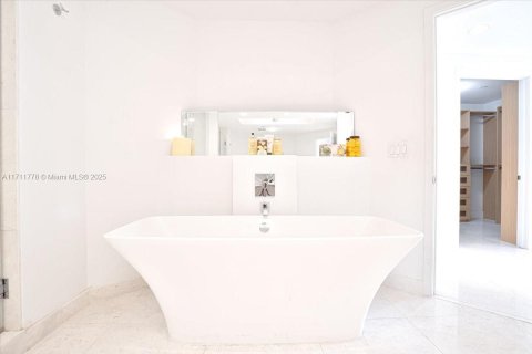 Condominio en venta en North Miami Beach, Florida, 2 dormitorios, 156.26 m2 № 1938365 - foto 22
