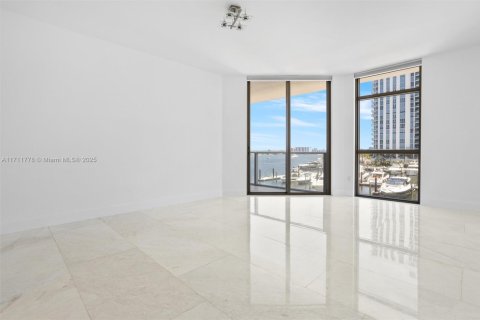 Condominio en venta en North Miami Beach, Florida, 2 dormitorios, 156.26 m2 № 1938365 - foto 14