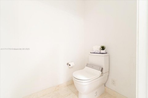 Condominio en venta en North Miami Beach, Florida, 2 dormitorios, 156.26 m2 № 1938365 - foto 25