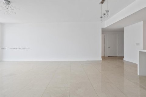 Condominio en venta en North Miami Beach, Florida, 2 dormitorios, 156.26 m2 № 1938365 - foto 7