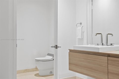 Condominio en venta en North Miami Beach, Florida, 2 dormitorios, 156.26 m2 № 1938365 - foto 24