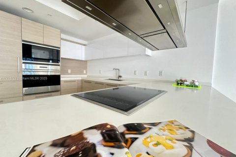Condominio en venta en North Miami Beach, Florida, 2 dormitorios, 156.26 m2 № 1938365 - foto 12