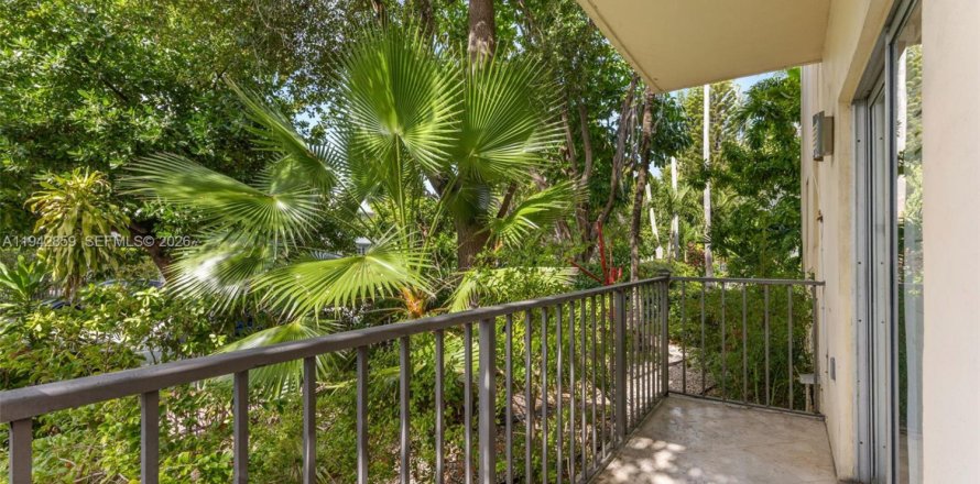 Condo in Miami Beach, Florida, 2 bedrooms  № 1999430