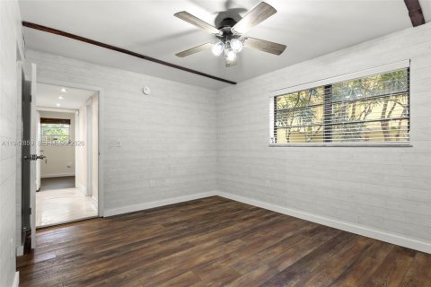 Condo in Miami Beach, Florida, 2 bedrooms  № 1999430 - photo 15