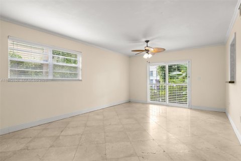 Condo in Miami Beach, Florida, 2 bedrooms  № 1999430 - photo 3