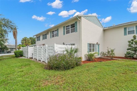 Condo in Saint Petersburg, Florida, 2 bedrooms  № 1346517 - photo 3