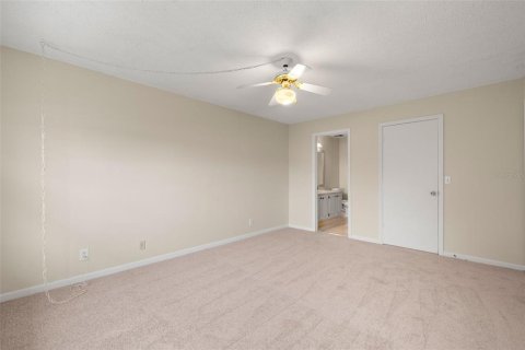 Condo in Saint Petersburg, Florida, 2 bedrooms  № 1346517 - photo 12