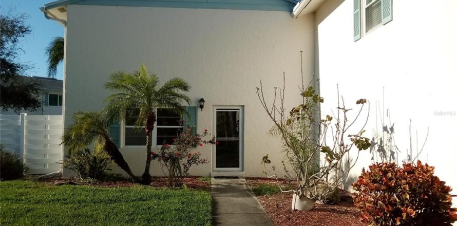 Condo in Saint Petersburg, Florida, 2 bedrooms  № 1346517