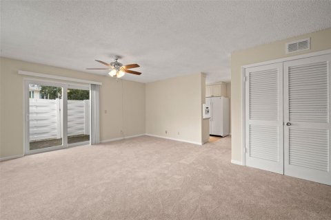 Condo in Saint Petersburg, Florida, 2 bedrooms  № 1346517 - photo 4
