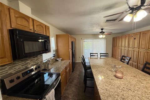 House in Spring Hill, Florida 5 bedrooms, 163.69 sq.m. № 2135393 - photo 6